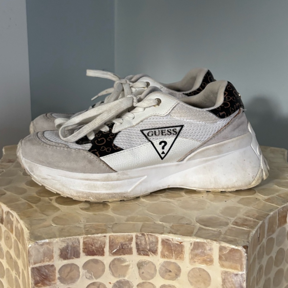 Chic Guess Wedge Sneakers ❔ 👟